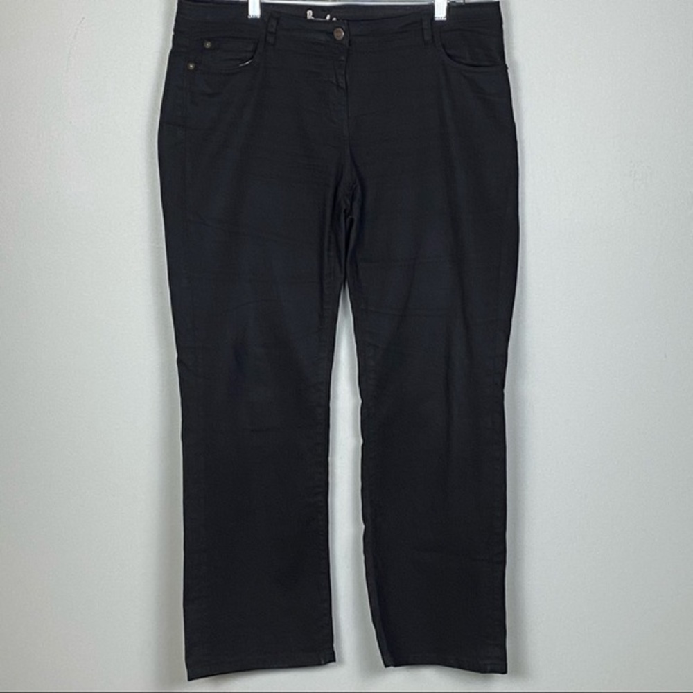 BODEN- black straight leg 5 pocket jeans in size 12. VGUC